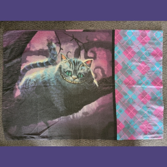 Disney Tim Burton's Alice in Wonderland Cheshire Cat Standard Size Pillow Cases - Picture 2 of 4